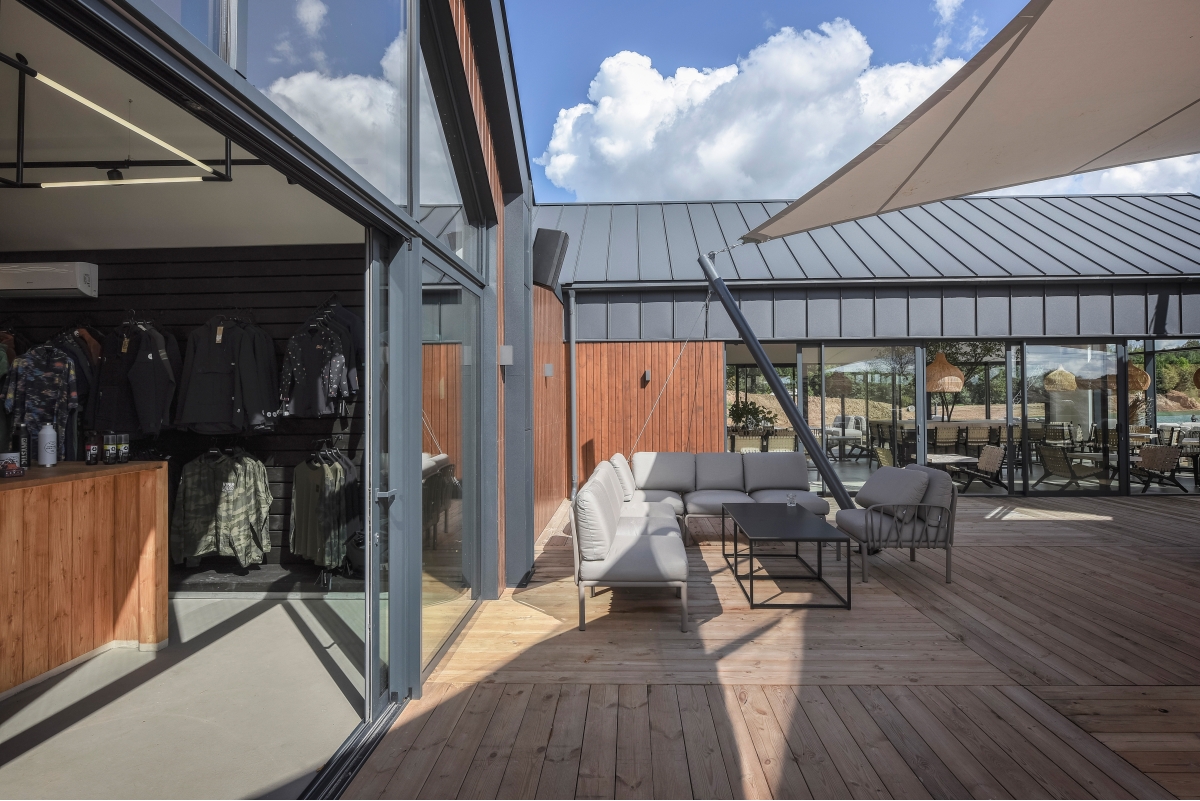 Terasinės lentos "Vanduo marse" parke