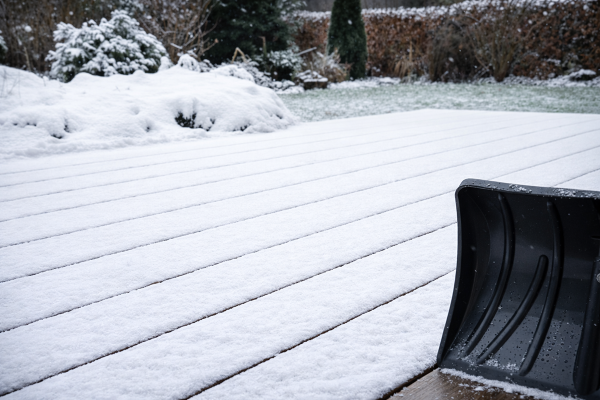 Medienos priežiūra žiemą: meistro patarimai, kurie padės išsaugoti kokybę